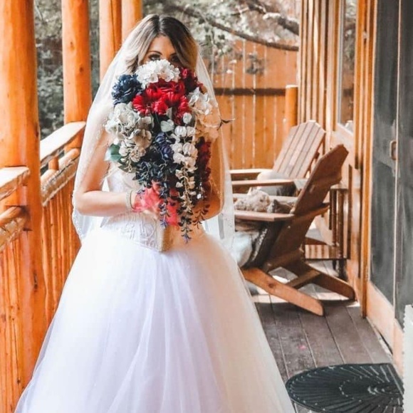 Bridal dress - Picture 2 of 6